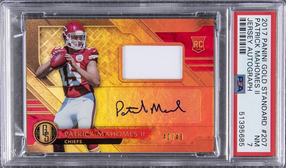 2017 Panini Gold Standard #207 Patrick Mahomes Signed Jersey Rookie Card (#42/49) - PSA NM 7
